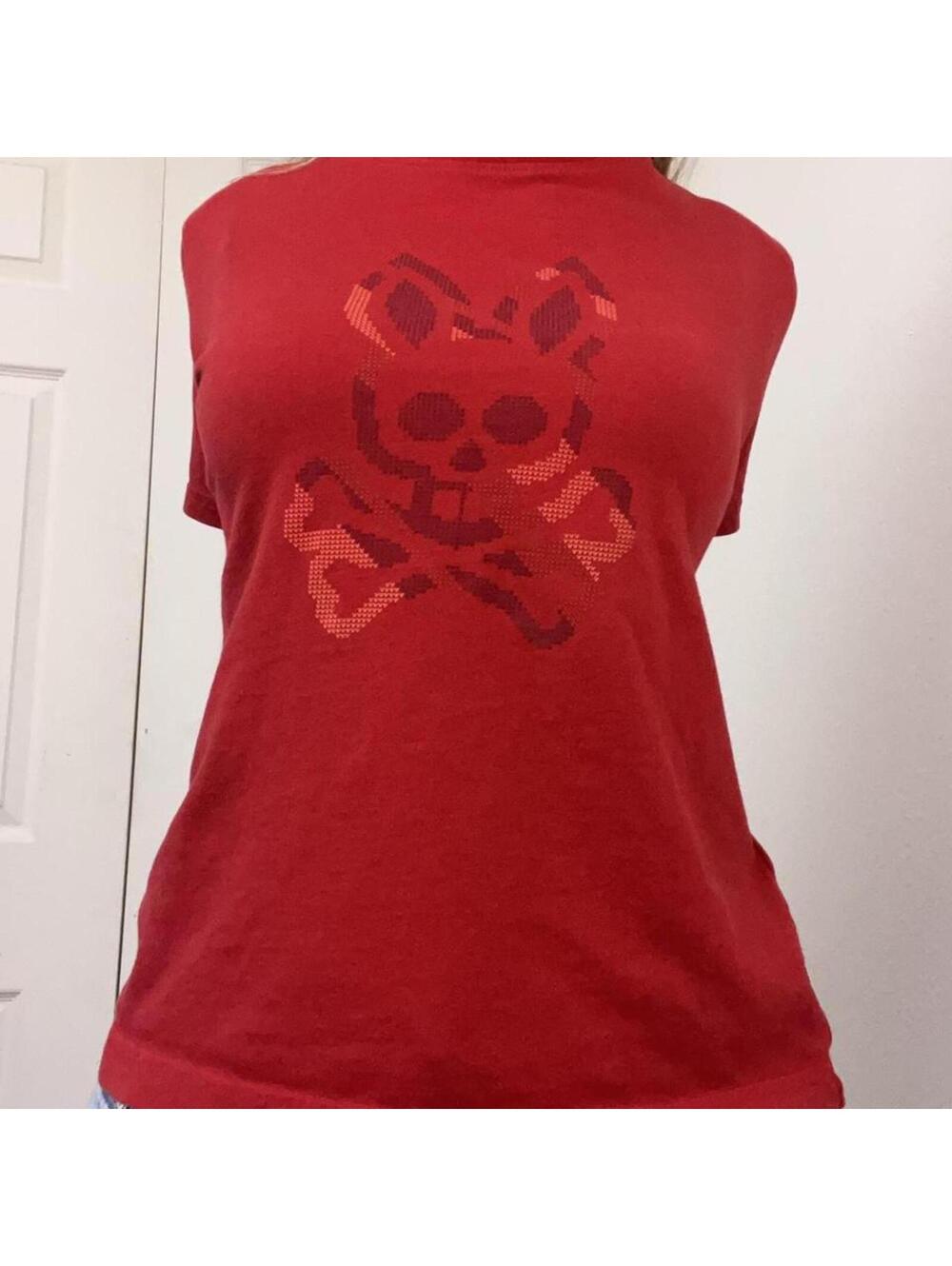 red psycho bunny graphic tee